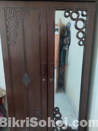 Almari & dressing table